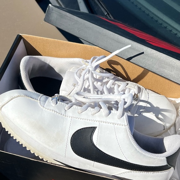 Athletic_Shoes